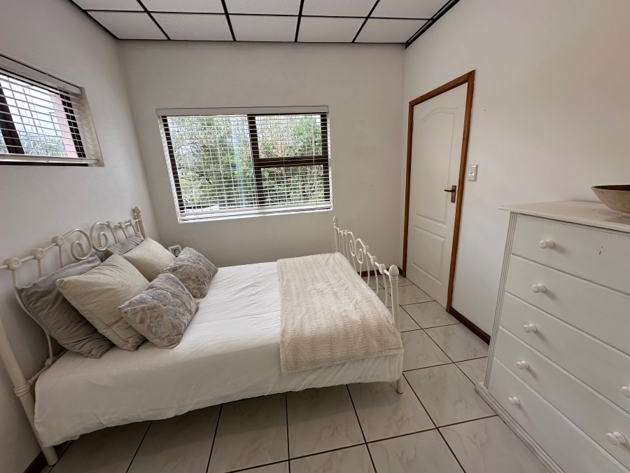 5 Bedroom Property for Sale in Gonubie North Eastern Cape
